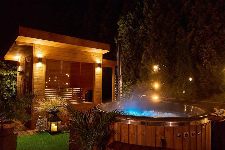 Dom dla 17 osób, z ogród i sauna oraz widok na jezioro i widok w Zarzecze