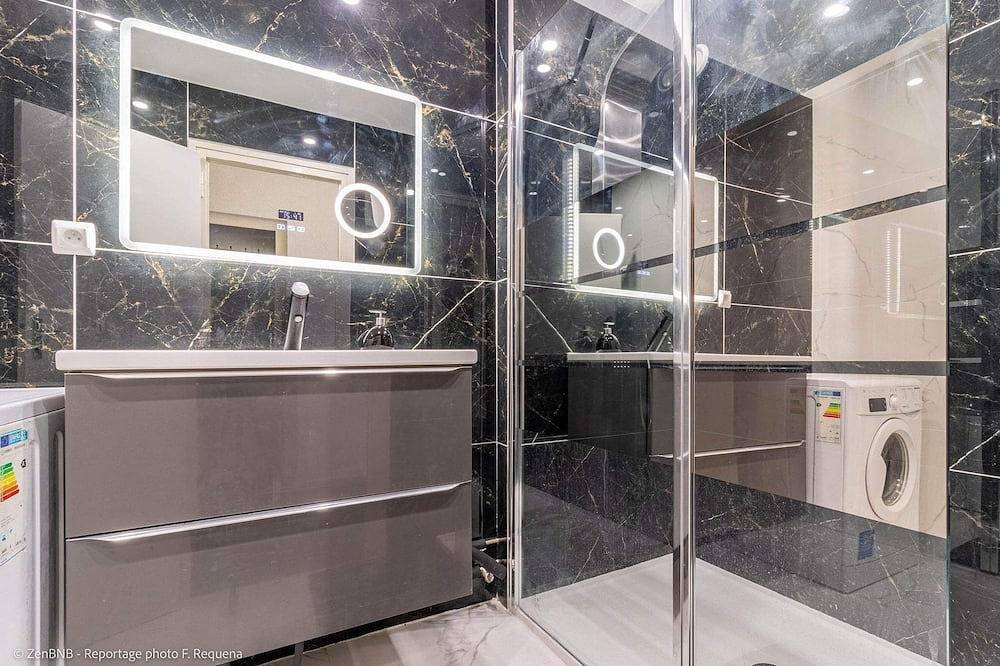 Entire apartment, Appart hotel, Le Marbré design. in Annemasse, Saint-Julien-en-Genevois region