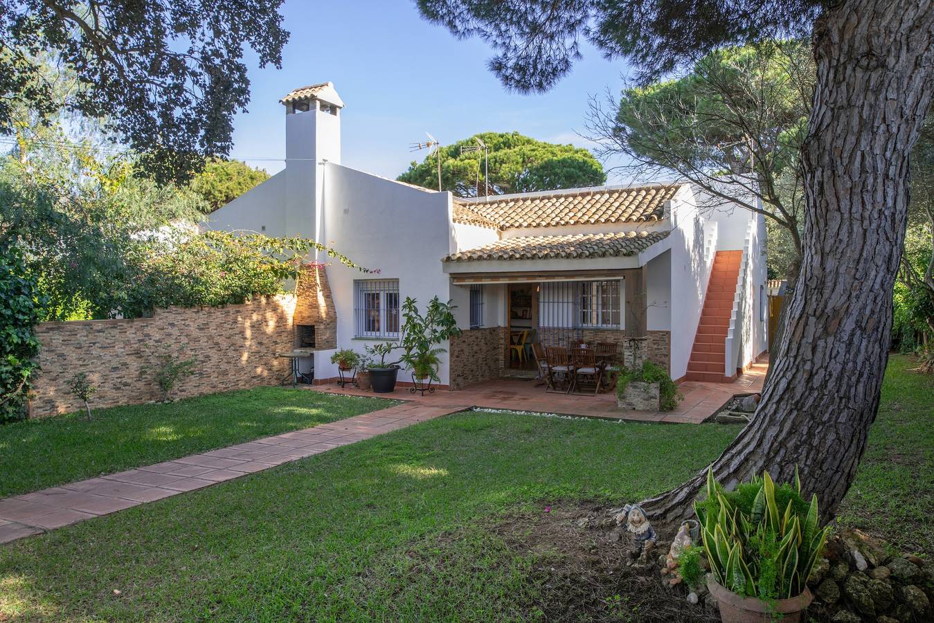 Villa 'La Barrosa A 800 Mts Playa' con terraza privada, Wi-Fi y aire acondicionado in Playa La Barrosa, Chiclana de la Frontera
