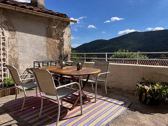 Gîte pour 5 personnes, avec vue et terrasse, animaux acceptés à Saint-André-de-Majencoules