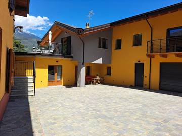 Gîte pour 4 personnes, avec terrasse et jardin dans Fénis