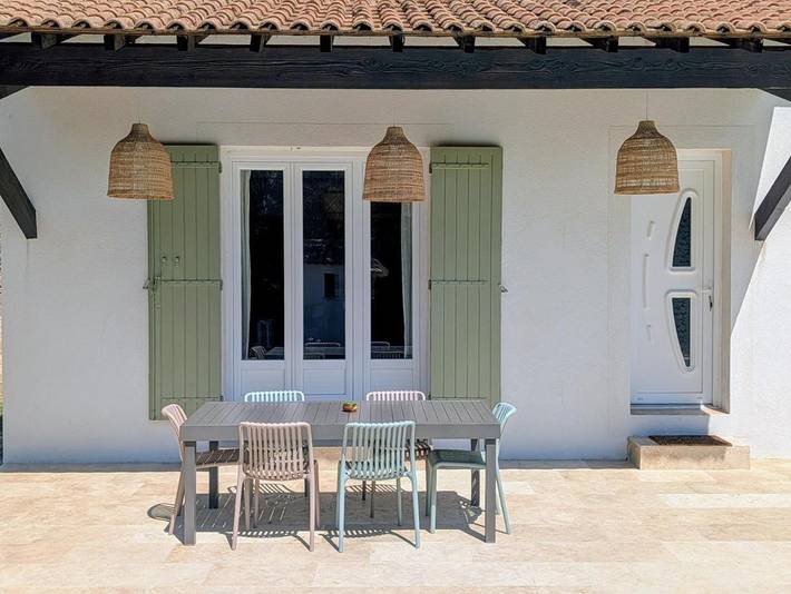 Location de vacances pour 6 personnes, avec Terrasse ainsi que Piscine et Vue à Cabrières-d'Avignon - 3