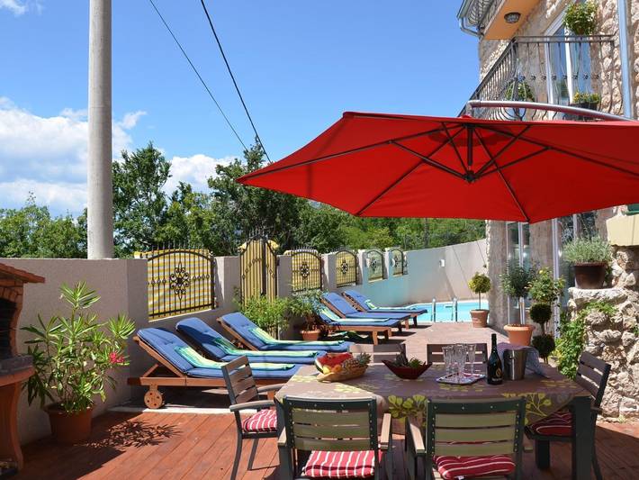 Ferienhaus für 10 Personen, mit Pool und Terrasse, mit Haustier