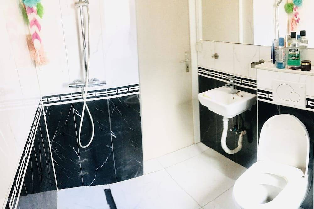 Entire apartment, Privat Zimmer, Wiesbaden Mitte in Wiesbaden, Rheingau