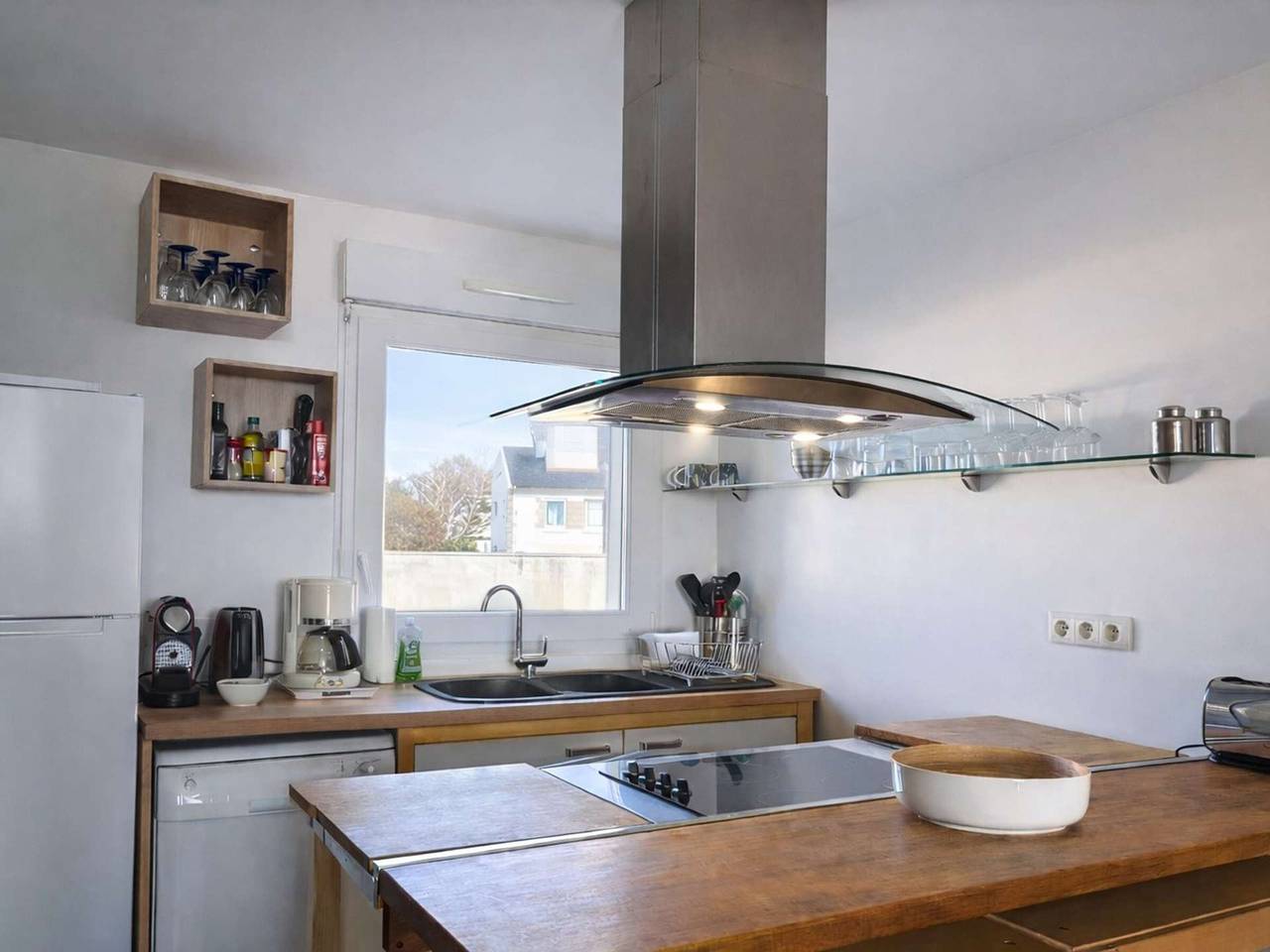 Appartement entier, Appartement 56m² avec terrasse, vue mer et accès plage in Trébeurden, Côte de Granit Rose