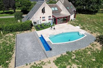 Gîte pour 15 personnes, avec piscine, animaux acceptés à Fours