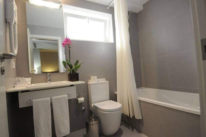 Hôtel pour 2 personnes, avec Terrasse ainsi que Jardin et Vue dans A Ver-o-Mar - 4