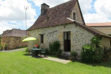 Gîte pour 2 personnes, avec jardin à Hautefort