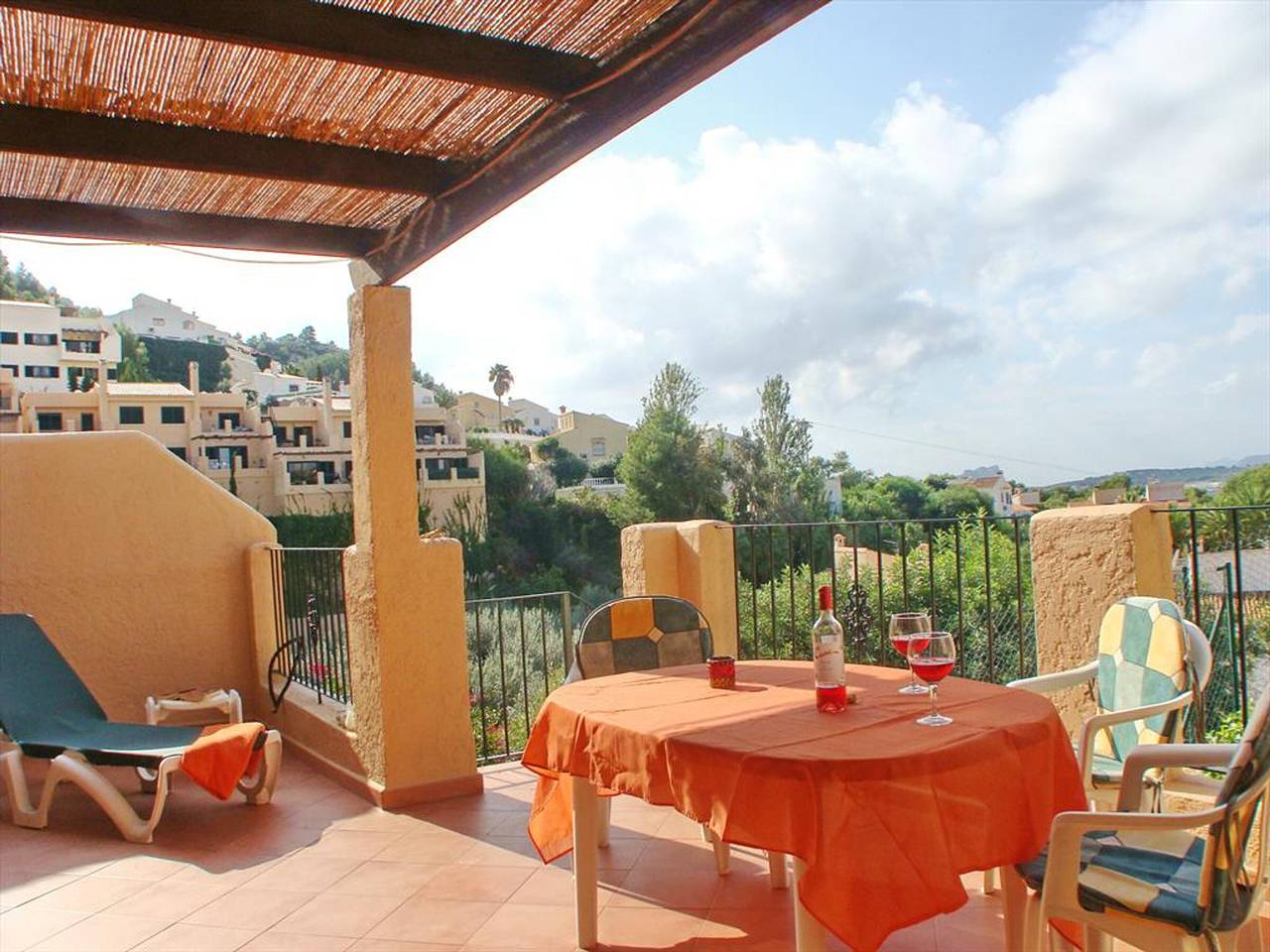 Casa íntima con piscina, jardines hermosos y vistas a la naturaleza in Benitachell, Costa Blanca