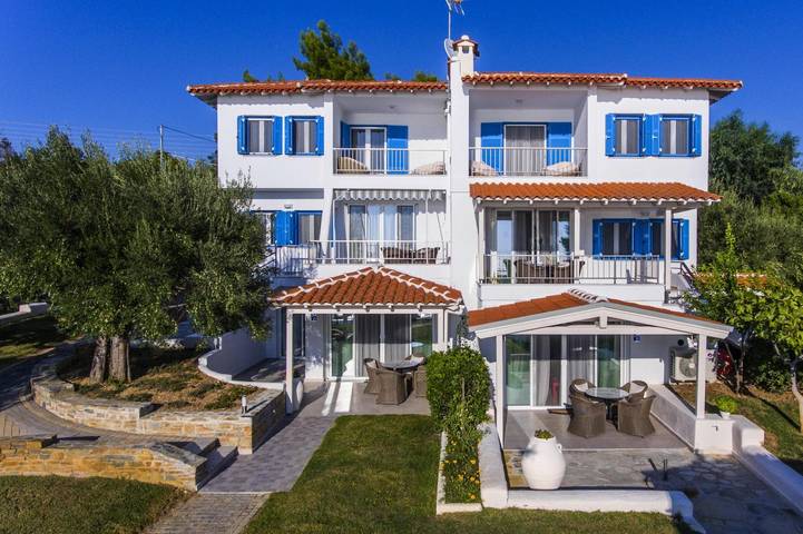 Ferienwohnung für 2 Personen, mit Terrasse und Garten sowie Pool