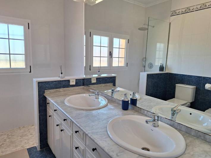 Chalet para 6 personas, con Balcón y Terraza además de Piscina y Vistas en Campo de Turia - 4