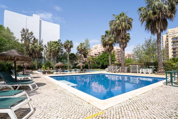 Maison d’hôte pour 2 personnes, avec piscine ainsi que vue et jardin à Praia da Rocha - 4