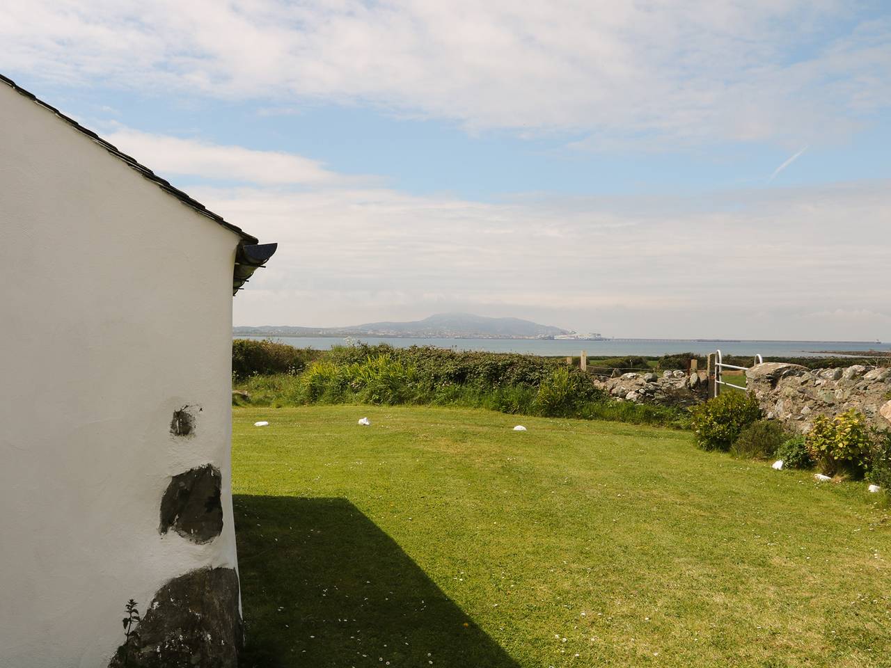Ty Fferm Bodlasan in Isle of Anglesey