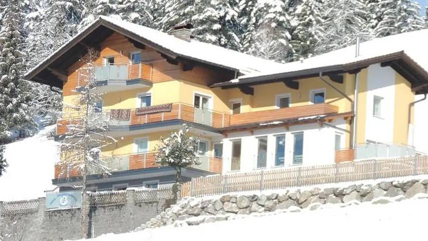 Hütte für 4 Personen, mit Balkon und Garten sowie Pool in Abtenau