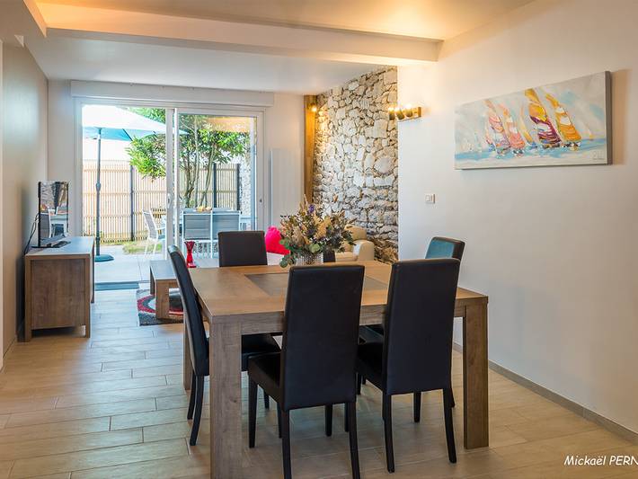 Renoviertes Steinhäuschen in Strandnähe, 4 Schlafplätze, WLAN, Terrasse in Larmor-Plage, Côte des Mégalithes