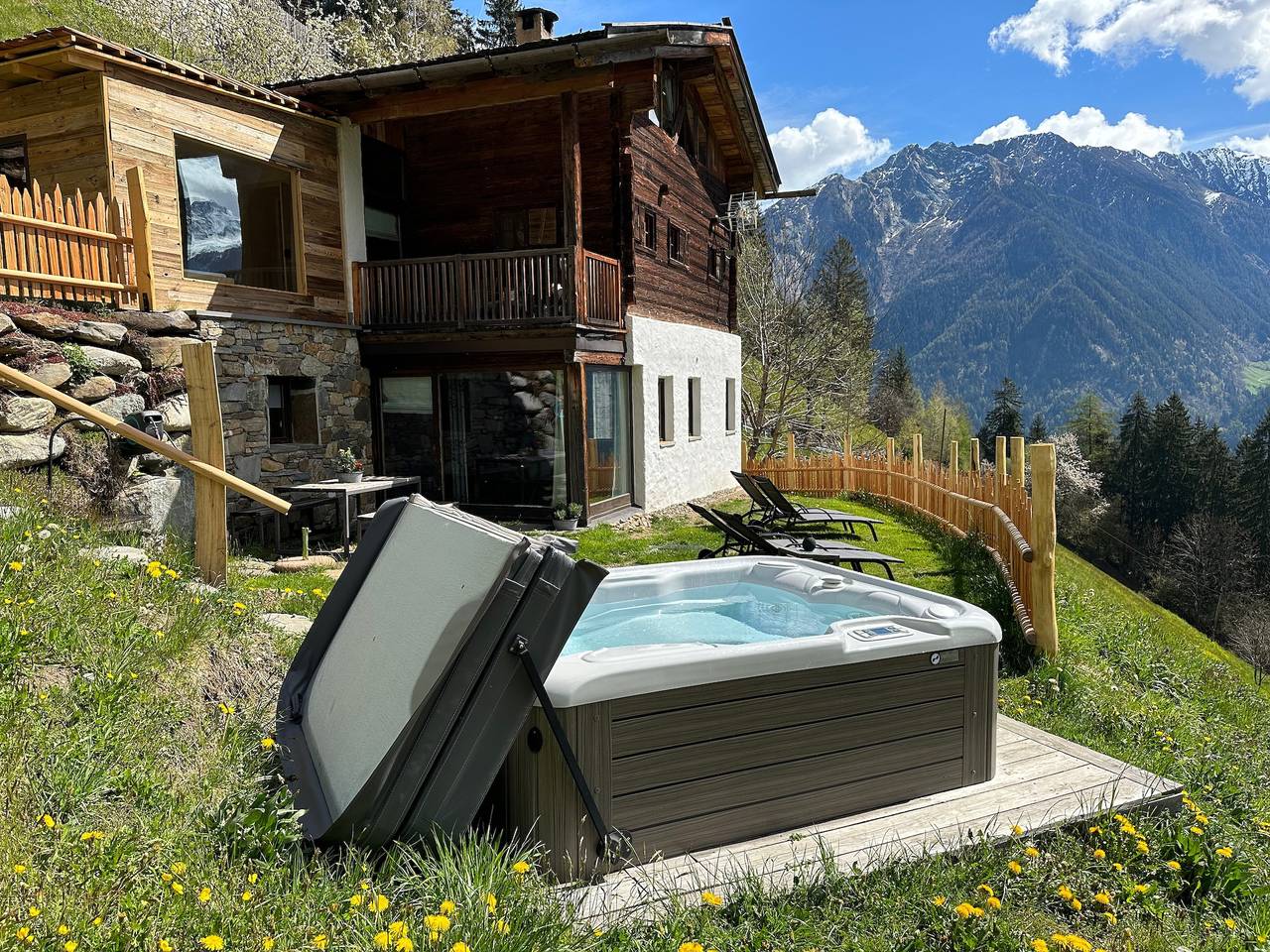 Casa vacanze "Bergsuite" con vista sulle montagne, balcone, giardino e Wi-Fi in San Martino in Passiria, Val Passiria