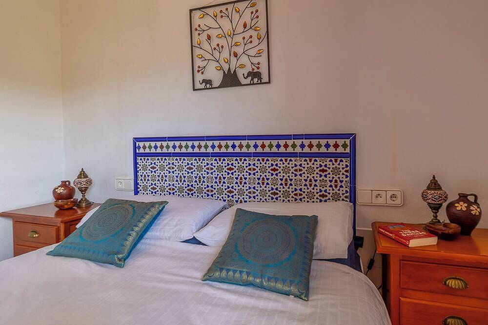 Detached Villa With Private Pool And Stunning Views 5 Minutes Walk From Village in Árchez, Málaga Province
