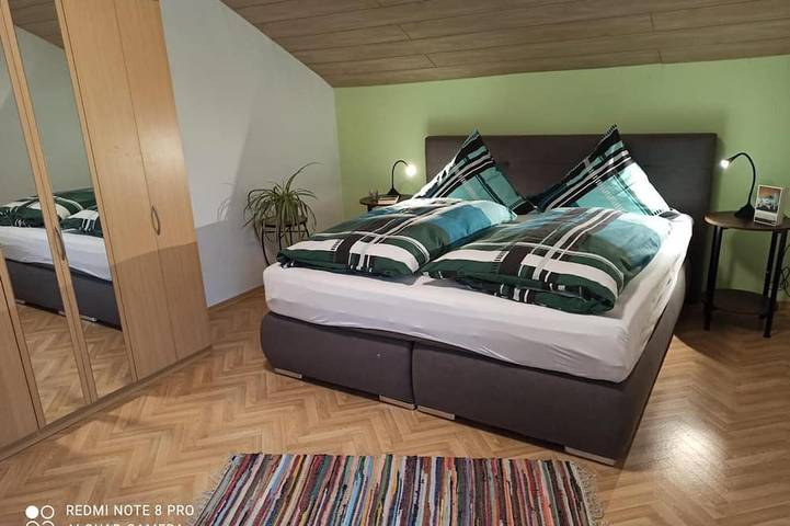 Ganze Wohnung, 100 qm Ferienwohnung Zirbe mit zwei Schlafzimmern und kostenfreiem Wlan in Lohberg, Ostbayern