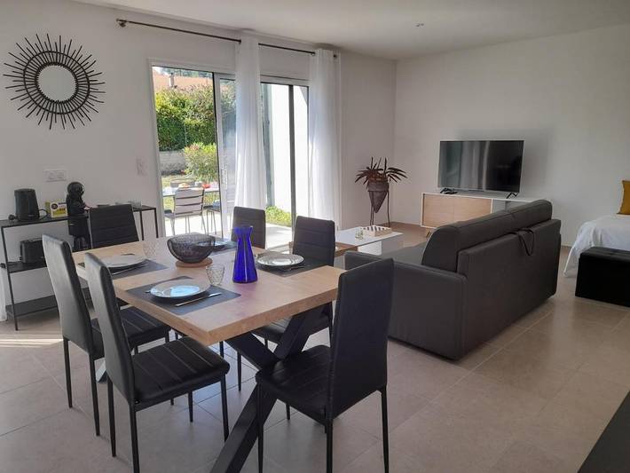 Casa de vacaciones para 3 personas, con vistas además de terraza y jardín - 1