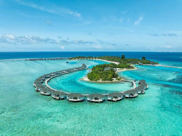 Bungalow pour 3 personnes, avec bassin pour enfant et piscine ainsi que vue et terrasse dans Maldives