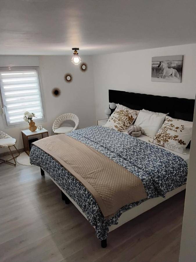 Three-Bedroom Home in Aÿ-Champagne, Parc naturel régional de la Montagne de Reims
