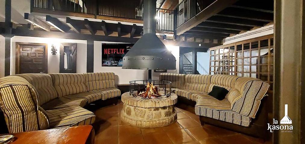 Casa rural para 18 personas, con Balcón y Terraza además de Jardín y Piscina en Córdoba
