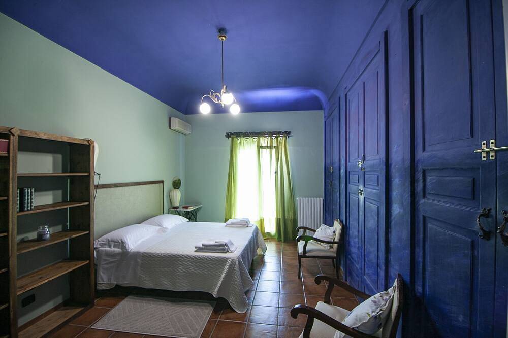 Entire apartment, In Naca - Castello Maniace Ortigia Wifi in Spiaggetta di Cala Rossa, Syracuse