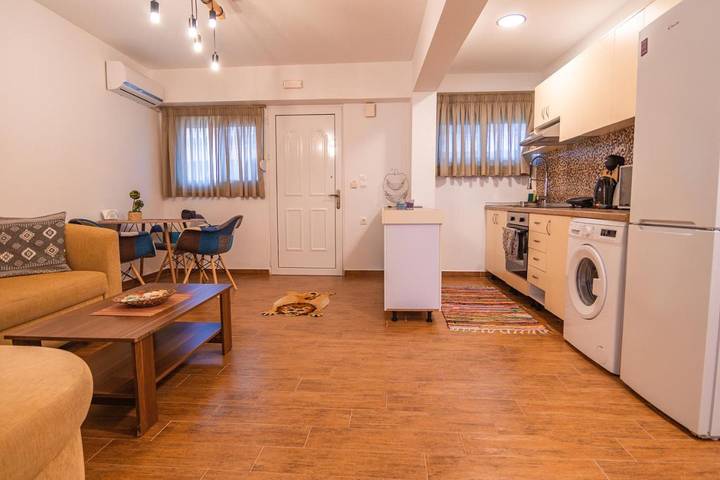 Ferienwohnung für 4 Personen, mit Balkon und Ausblick, kinderfreundlich in Faliraki