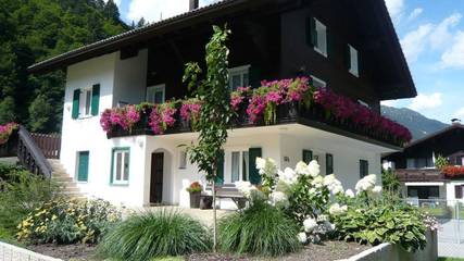 Gîte pour 10 personnes, avec jardin et balcon dans Partenen
