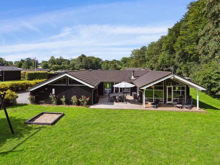 Ferienhaus für 10 Personen, mit Whirlpool und Terrasse sowie Pool und Sauna in Loddenhøj