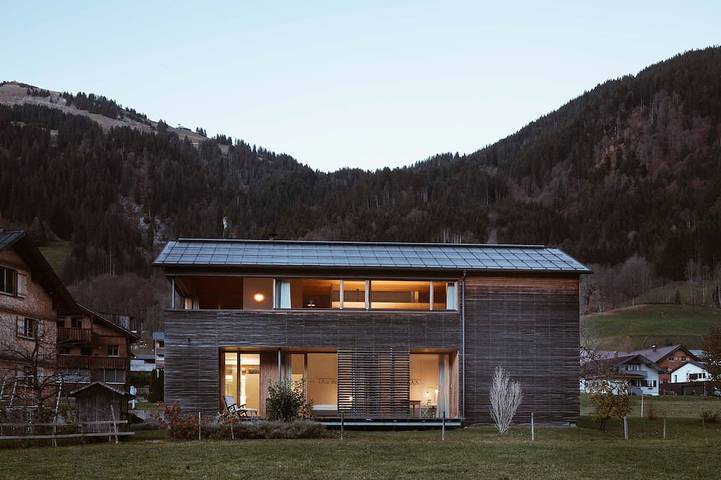 Ferienhaus für 9 Personen, mit Terrasse und Garten in Schoppernau