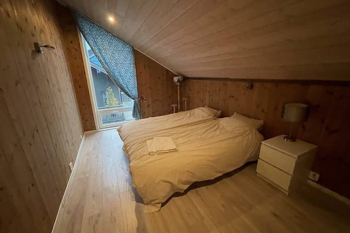 Large, beautiful cottage by the sea 45 min from Bergen!  High Standard! in Sund