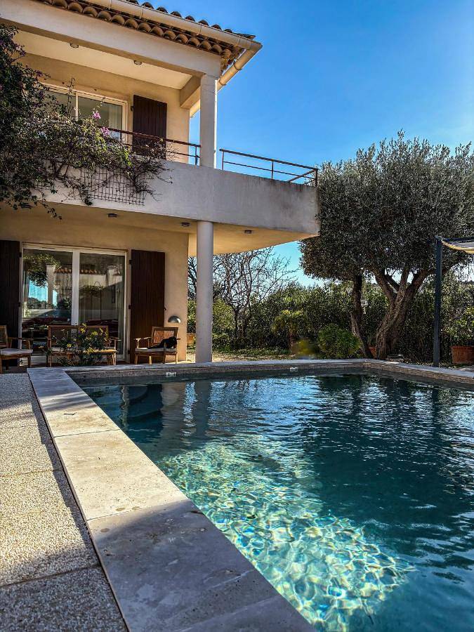 Chambre d’hôte pour 2 personnes, avec jardin ainsi que piscine et terrasse