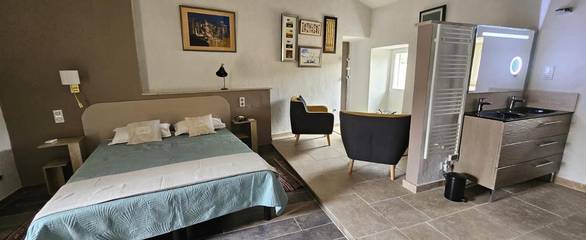 Gîte pour 2 personnes, avec balcon et vue à Lagnes