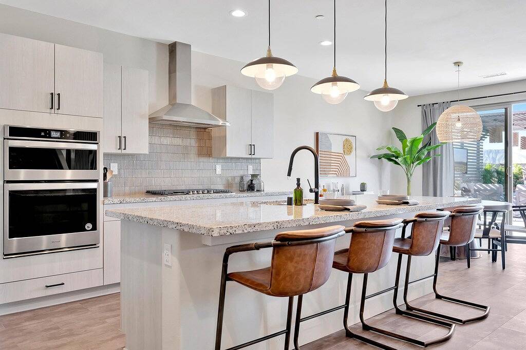 Smooth Giant - Deluxe show stopper Wow factor, unbelievable pool and backyard! in Coachella, Coachella Valley