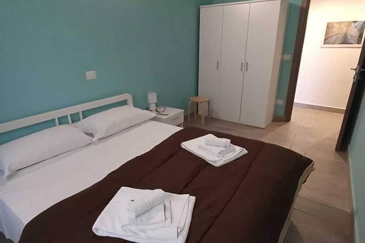 Appartamento intero, Vista Panoramica sulle isole Eolie con Piscina, palestra e WiFi - Apt Panarea in Patti, Provincia di Messina