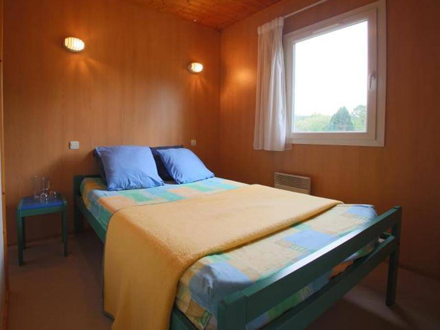 Camping municipal La Rivière - Donzenac - Chalet 4 personnes - Chalet Pmr 22 m² in Donzenac, Région de Brive-la-Gaillarde