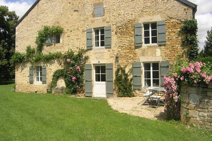 Agriturismo pour 6 personnes, avec jardin dans Lac de la Vingeanne