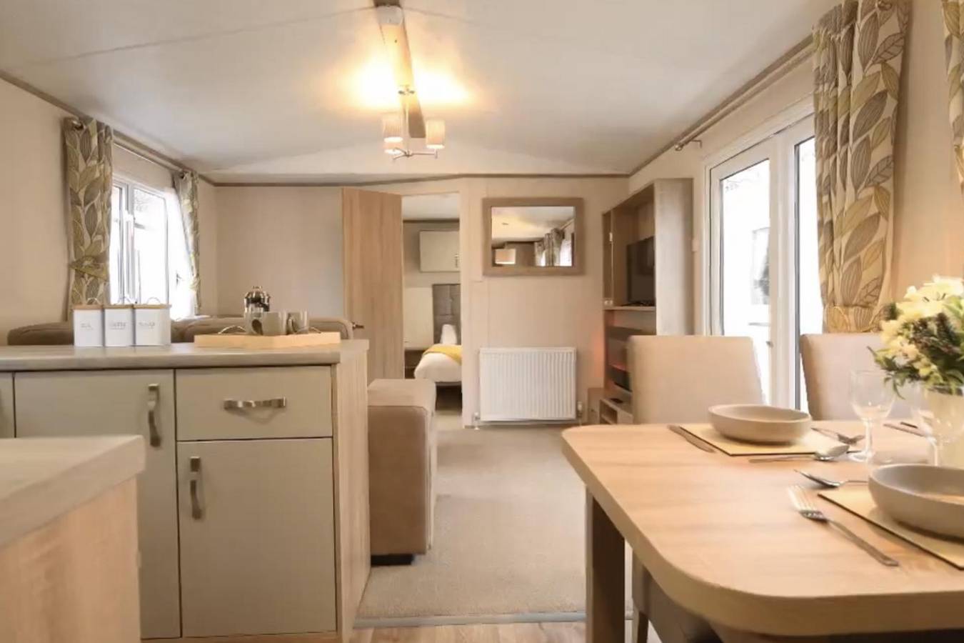 Coopers Beach 3-Bed Caravan, Sleeps 8 & Pets Ok in Mersea Island, Colchester