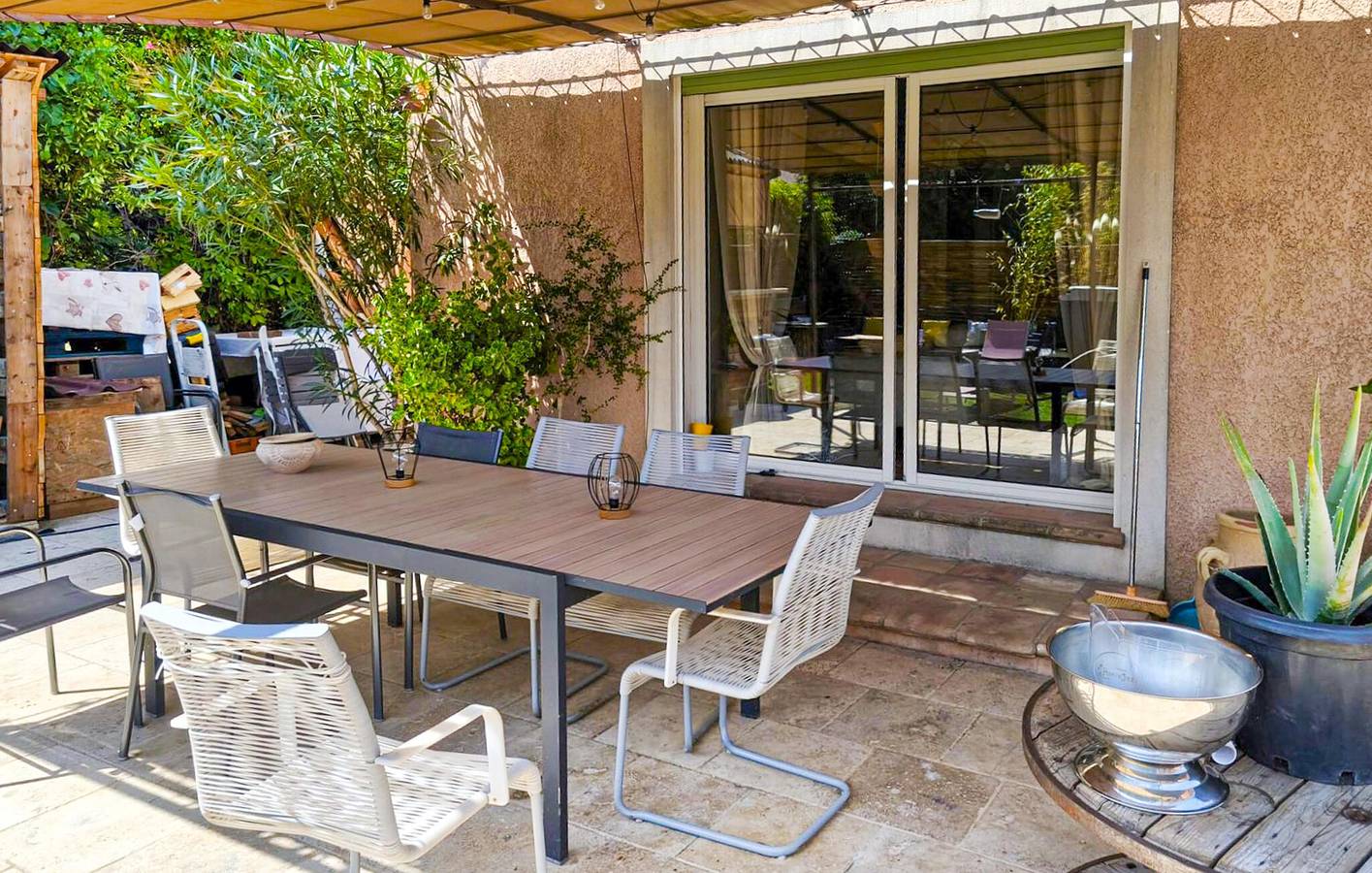 Acogedor apartamento de 1 dormitorio con piscina y terraza en Saint-Savournin in Cadolive, Costa mediterránea (Francia)