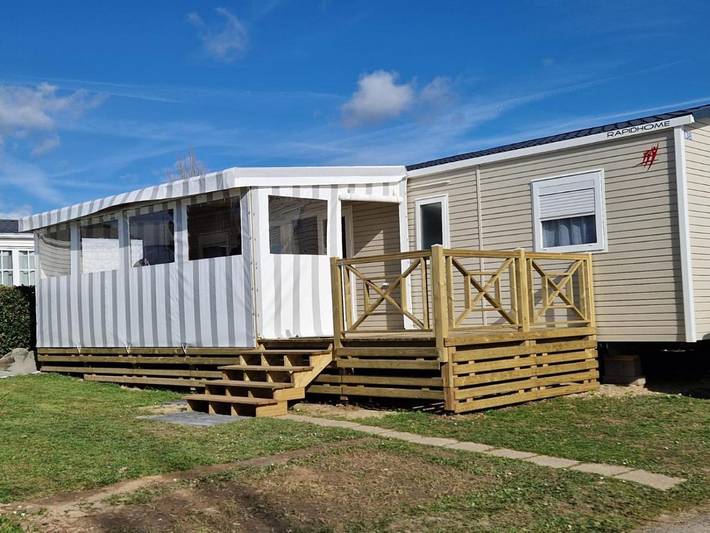 Camping pour 6 personnes, avec piscine ainsi que vue et terrasse