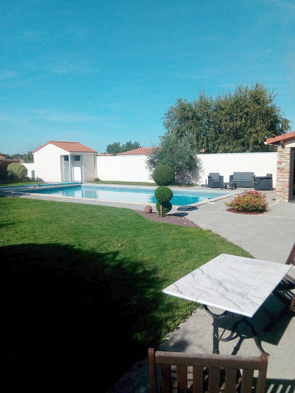 Double Room with Private Bathroom in Brains, Région de Nantes