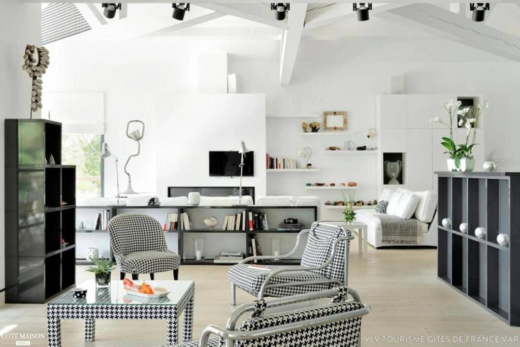 Villa in La Madrague, Hyeres