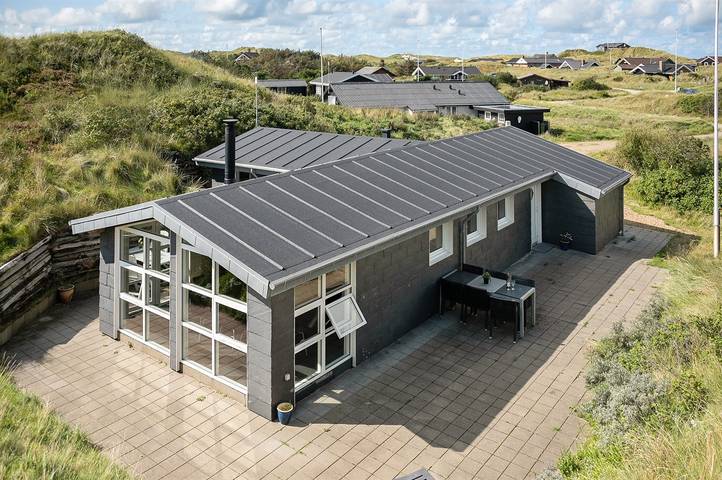 Ferieudlejning for 8 personer, med terrasse og sauna samt jacuzzi i Houvig