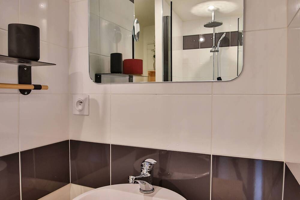 Chalet-Caraibes-Confortable-Baño para personas con movilidad reducida-Sin ven... in Clermont-Créans, Sarthe