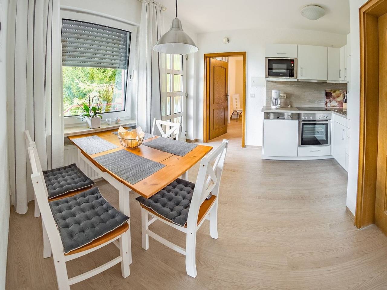 Chalet La Belle - Ferienwohnung mit Kamin und Sauna, max. 4 Personen in Willingen, die Mittelgebirge