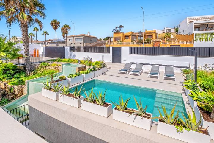 Casa rural para 12 personas, con terraza además de jardín y jacuzzi en San Roque - 2