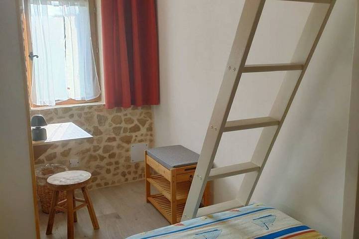 Location de vacances pour 10 personnes, avec terrasse et jardin ainsi que jacuzzi et piscine, animaux acceptés à Montillot - 4