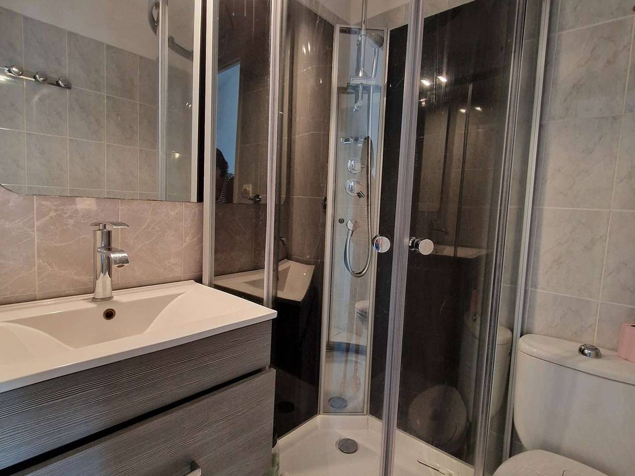 Ganze Wohnung, Apartment am Meer mit Terrasse, Parkplatz, Haustiere erlaubt in Marseillan-Plage, Marseillan