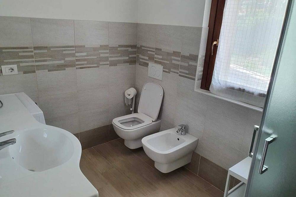 Chalet Stazzona, Casa a Punta, surrounded by greenery 5 minutes from Lake Como. in Stazzona und Umgebung, Comer See